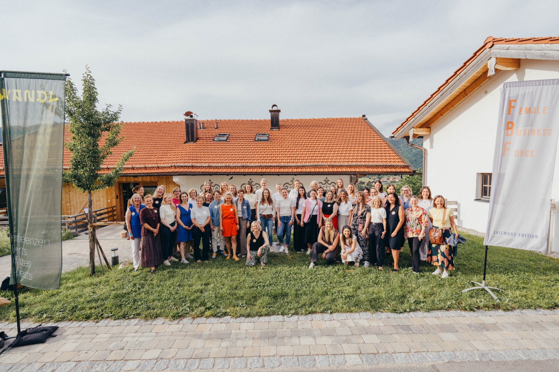 Die aktuelle Community der Female Business Force — Unternehmerinnen aus dem Chiemgau im WANDL Klausmeisterhof